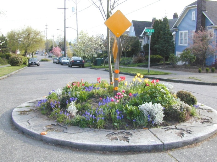 This traffic circle in a Seattle neighborhood also incorporates stamped concrete.